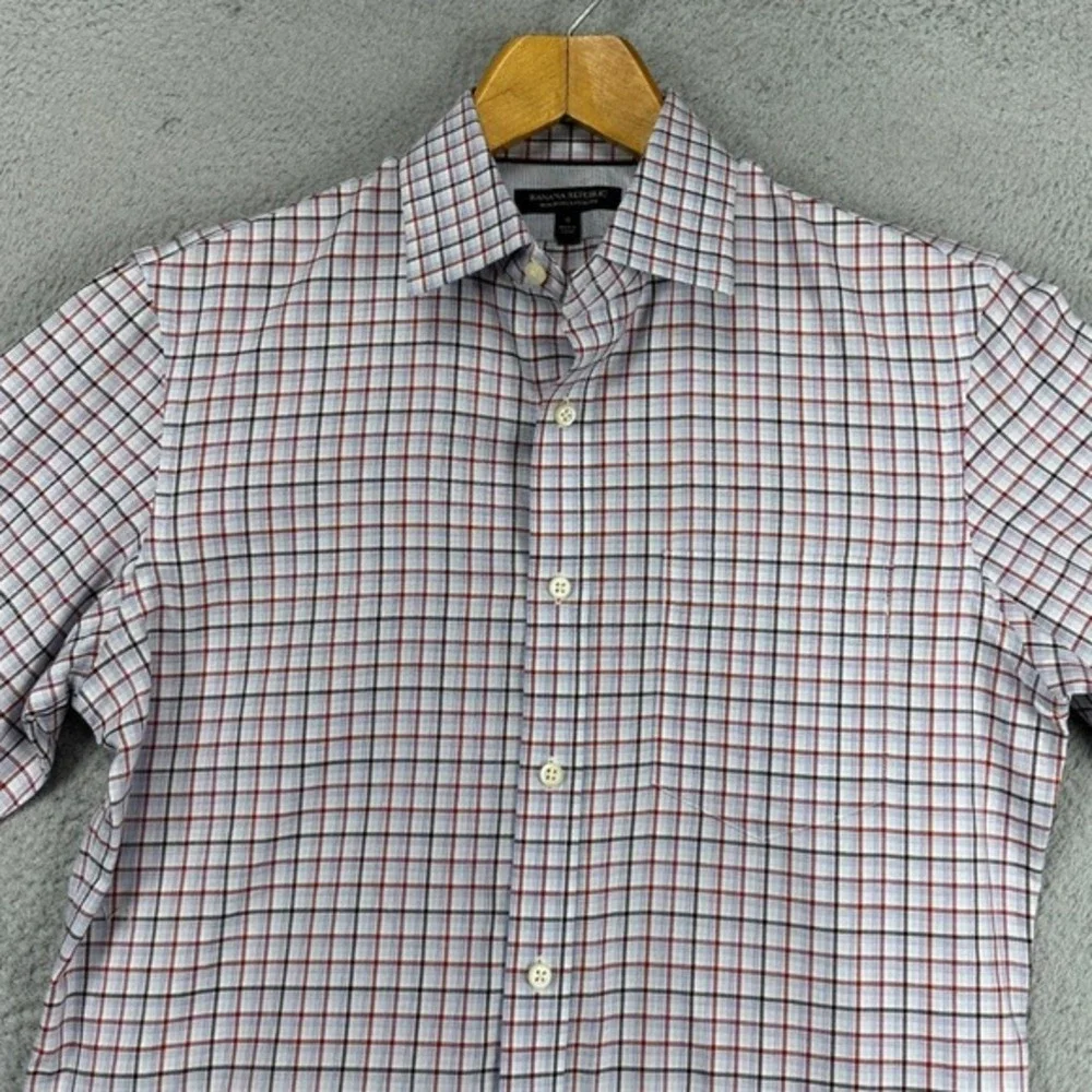 Banana Republic Button Up Shirt Adult Small Blue Red Plaid Classic Vented Mens
